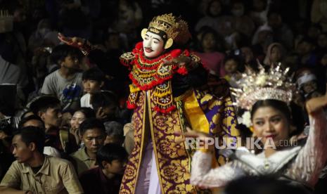 Kirab Budaya Milangkala Tatar Sunda Digelar di Bandung, Warga Elu-elukan Dedi Mulyadi