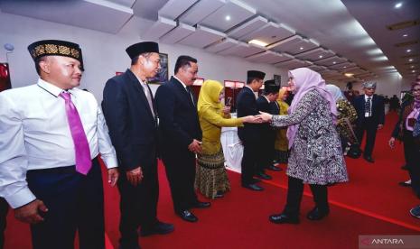 Bupati Banyuwangi Kukuhkan 40 Kepala Desa sebagai Paralegal