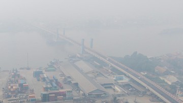 FOTO: Sesak Bernapas di Palembang, Kualitas Udara Level Sangat Bahaya