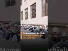 Momen Siswi Berhijab di Azerbaijan Belajar di Luar Kelas