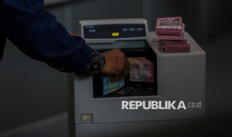 Tekanan Eskalasi Global Dorong Pelemahan Nilai Tukar Rupiah