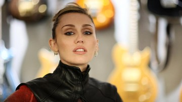 Miley Cyrus Balas Kritikan Malas Nyanyi Lagu Hit di Konsernya Sendiri